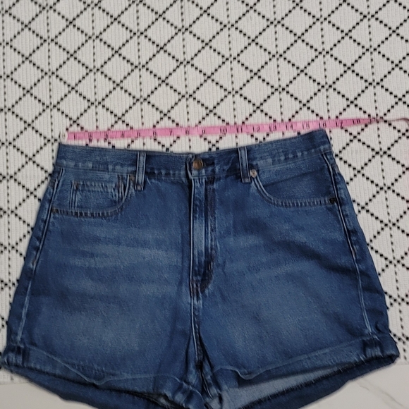 American Eagle Outfitters High Waisted Cuffed Mom Denim Shorts - Picture 5 of 8